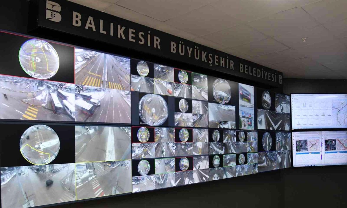 Balıkesir Büyükşehir ekipleri 7/24 kar mesaisinde