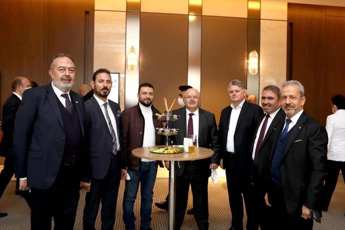 Başkan İmamoğlu mobilya fuarında