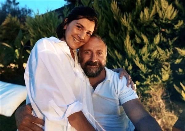 Bergüzar Korel ve Halit Ergenç'ten radikal karar! Artık Türkiye'de yaşamayacaklar