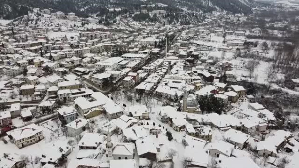 Beyaza bürünen "Sakin şehir" Taraklı havadan görüntülendi