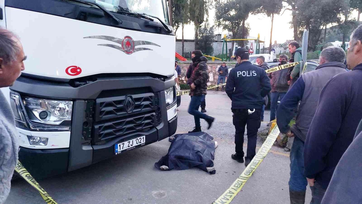 Bodrum\'da feci kaza; tır çarpan yaşlı adam olay yerinde can verdi