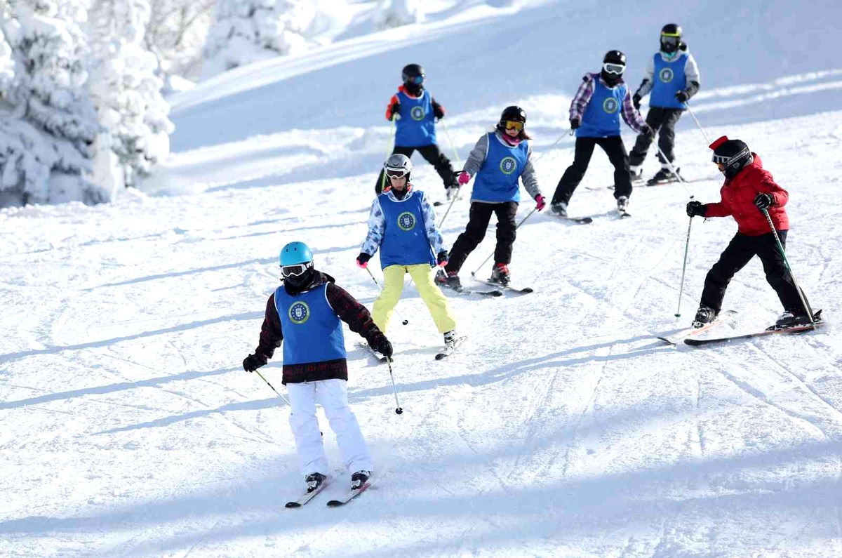 Bursa Büyükşehir Belediyespor Kayak-Snowboard Kampları\'nda ilk dönem tamamlandı