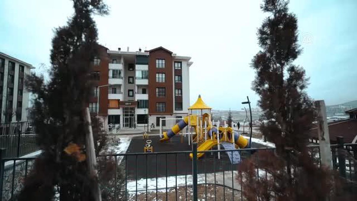 Deprem konutları projesinde görevli mühendisler aynı zamanda kendi yuvalarını da kurdu