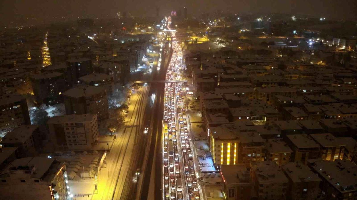 E-5 Karayolunda trafik devam ediyor