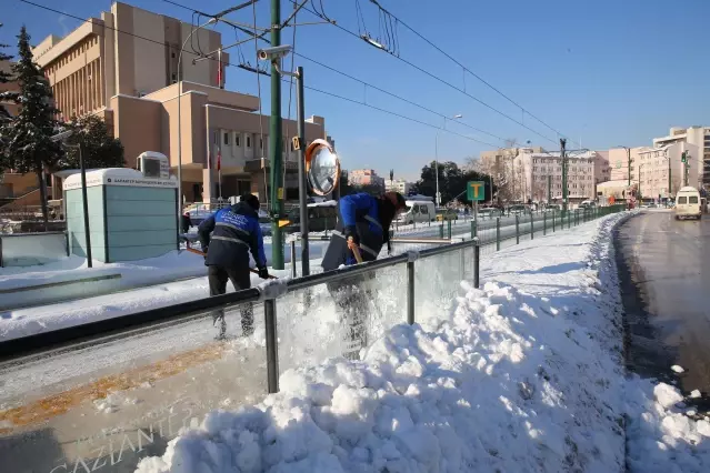 Karla mücadele çalışmaları aralıksız sürdürülüyor