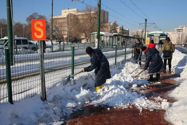 Karla mücadele çalışmaları aralıksız sürdürülüyor
