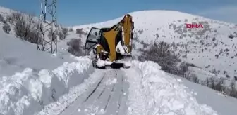 GERCÜŞ'TE RAHATSIZLANAN 2 HASTA YOLLARIN AÇILMASIYLA HASTANEYE ULAŞTIRILDI