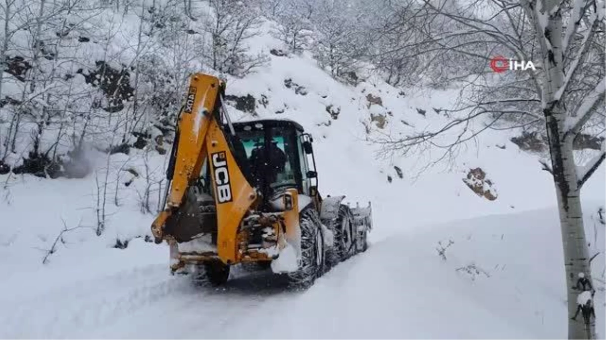 Gümüşhane\'nin zorlu coğrafyasında karla mücadele çalışmaları devam ediyor