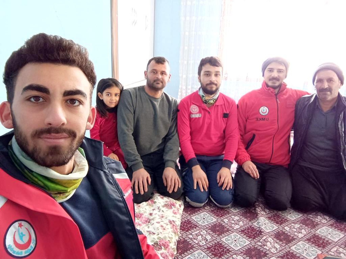 Hasta almaya giderken kara saplanan UMKE ekibini başka bir UMKE ekibi kurtardı