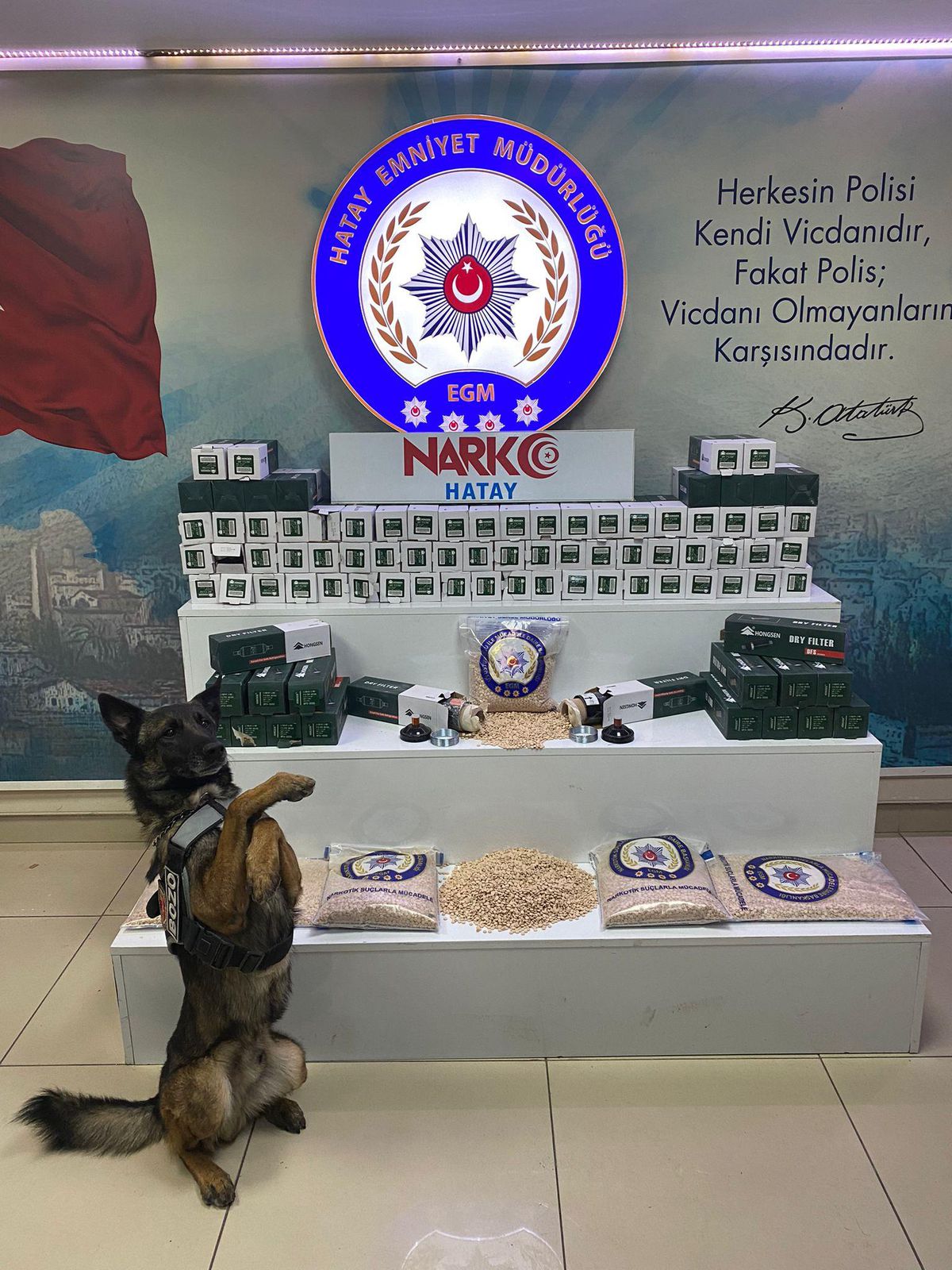 Hatay\'da kargo kolilerinde 98 bin 185 uyuşturucu hap bulundu