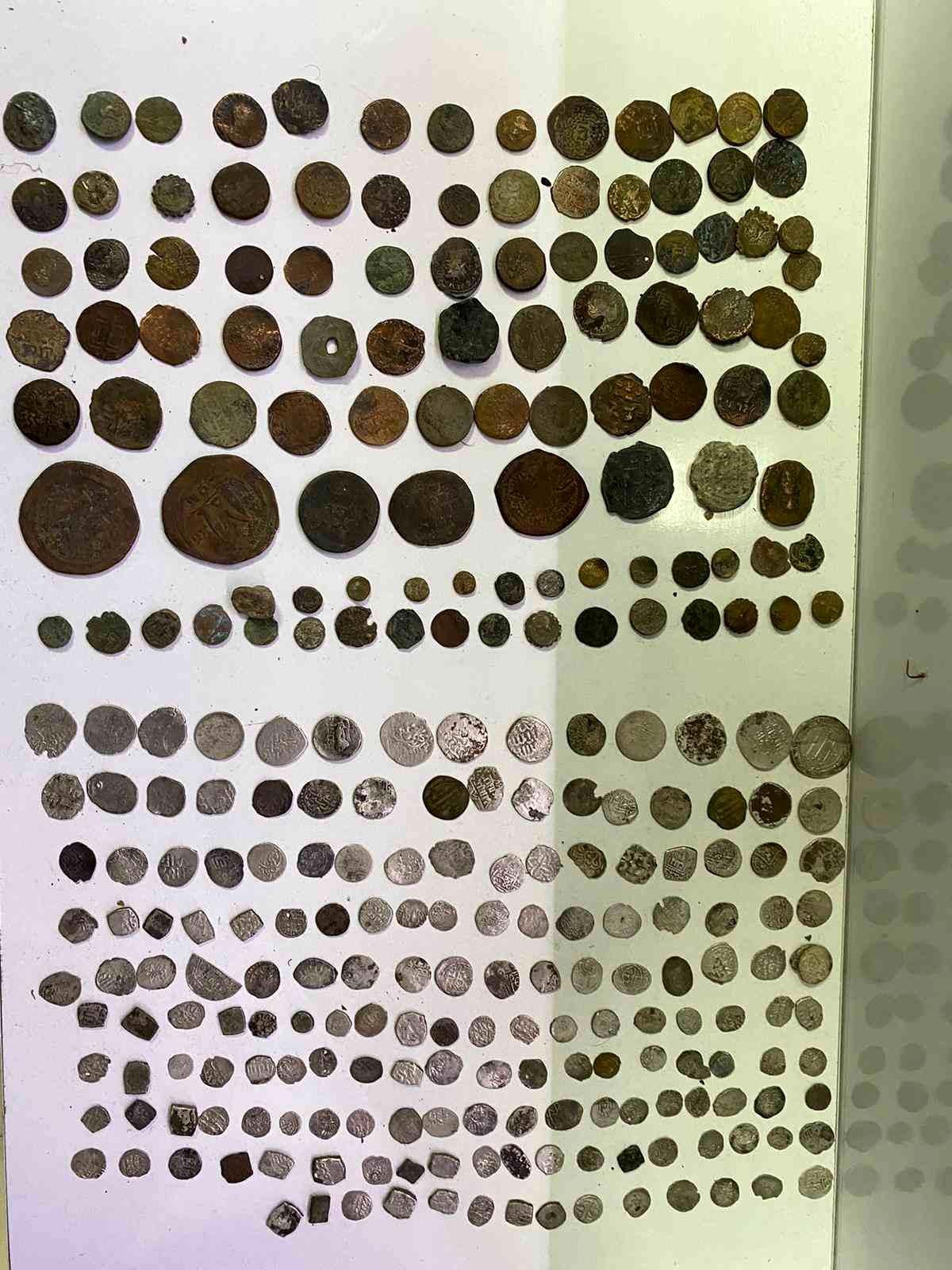 Hatay'da kenevir yetiştirilen evden tarihi eser çıktı