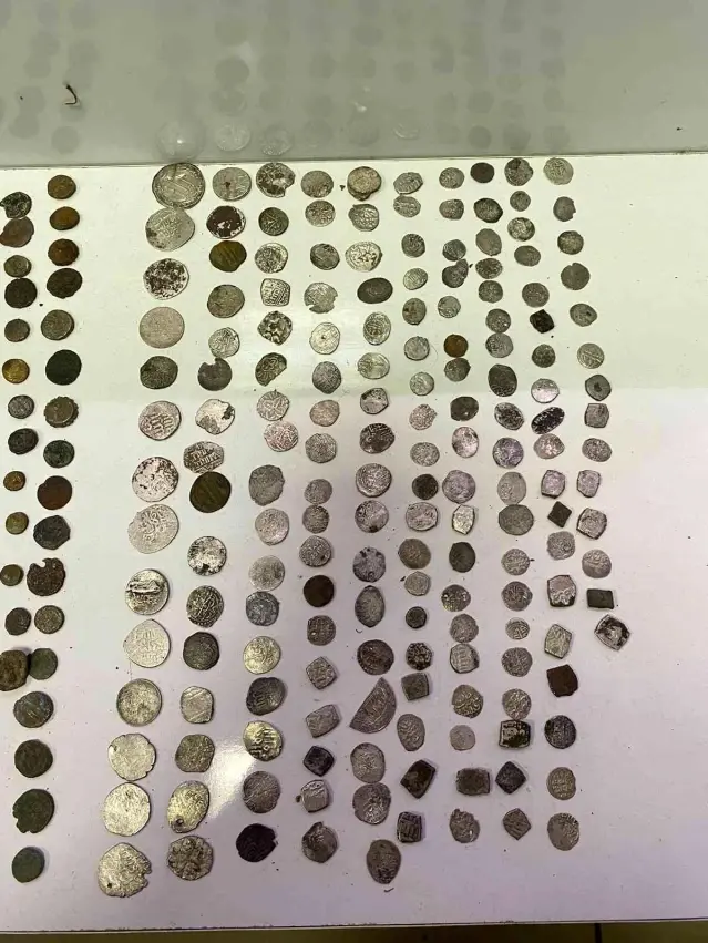 Hatay'da kenevir yetiştirilen evden tarihi eser çıktı