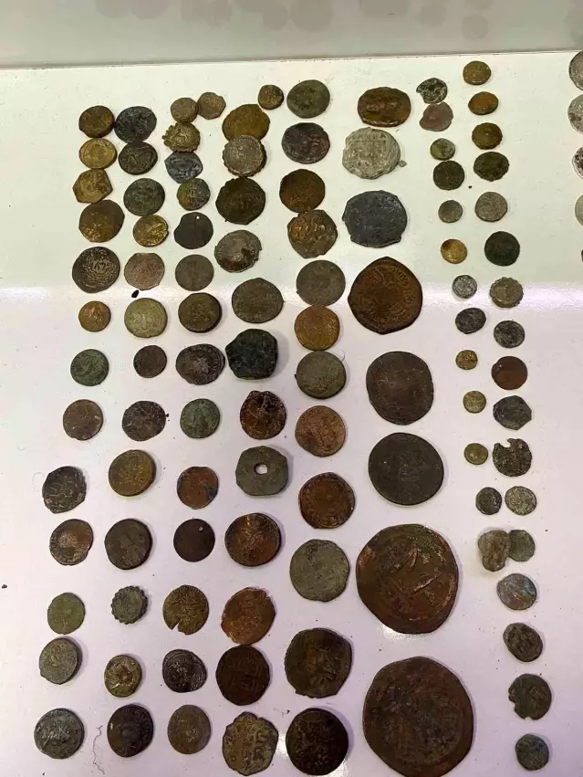 Hatay'da kenevir yetiştirilen evden tarihi eser çıktı