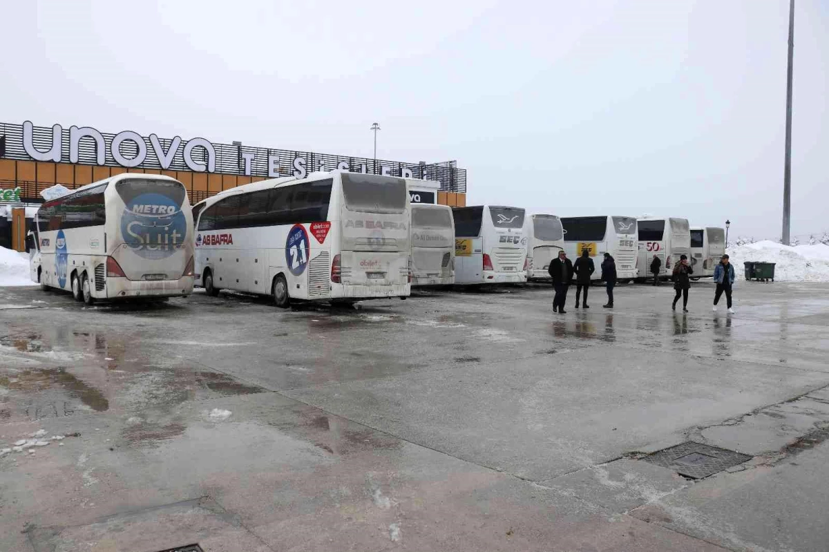 İstanbul\'a giden otobüs ve ağır tonajlı araçların Bolu\'dan geçişine izin verilmiyor