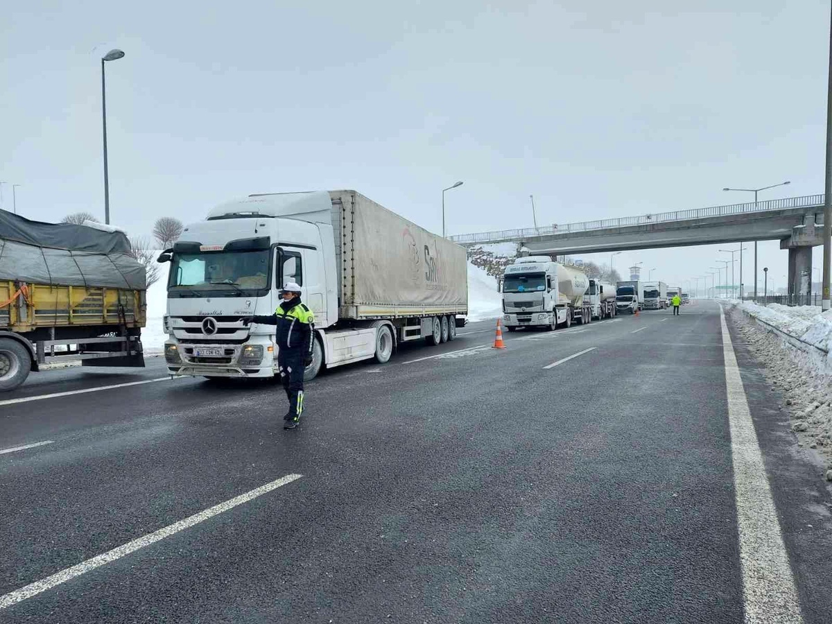 İstanbul\'a giden otobüslerin Bolu geçişine izin veriliyor