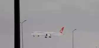 İstanbul Havalimanı'na ilk uçak indi