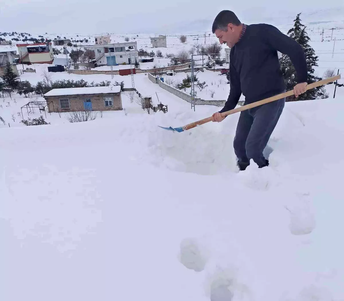 Kar Araban\'da hayatı olumsuz etkiliyor