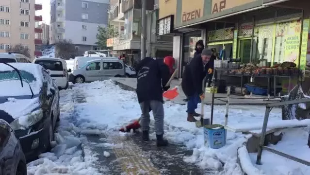 Karla mücadele çalışmaları sürüyor