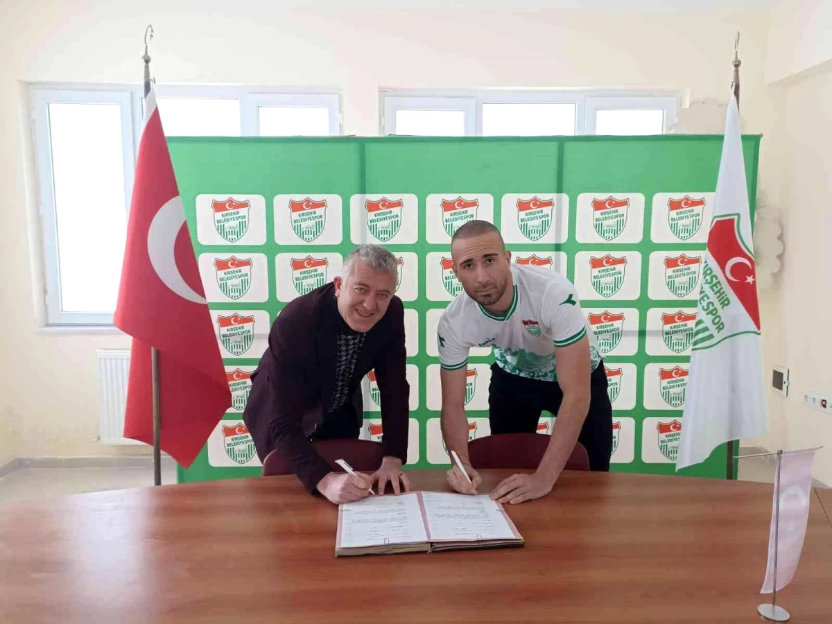 Kırşehir Belediye Spor Sinan Özkara ile anlaştı