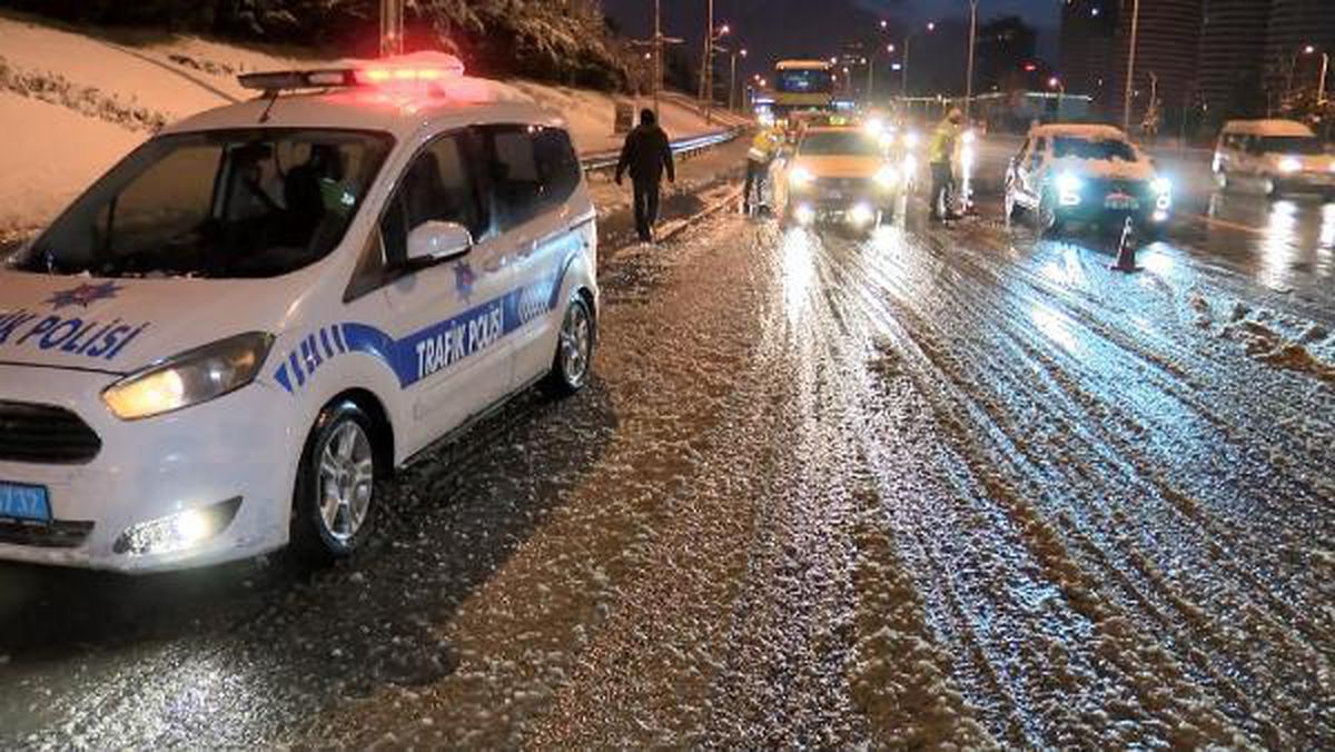 Köprüler ve Avrasya tünelinde polis kontrolü