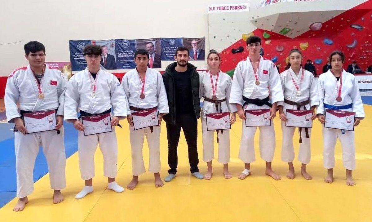 Osmaniyeli judocular Diyarbakır\'dan madalyalarla döndü