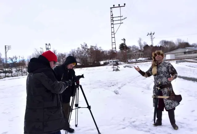 Sanatçı Gürhan Ötün, 1071 ruhunu anlatan türkünün klip çekimlerini Ahlat'ta yaptı