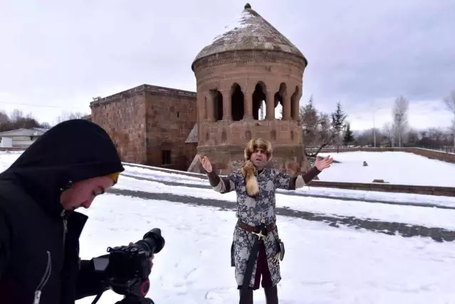 Sanatçı Gürhan Ötün, 1071 ruhunu anlatan türkünün klip çekimlerini Ahlat'ta yaptı