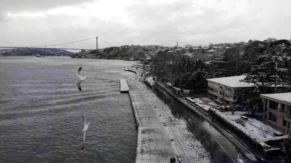 Sarıyer\'de kartpostallık kar manzarası drone ile görüntülendi