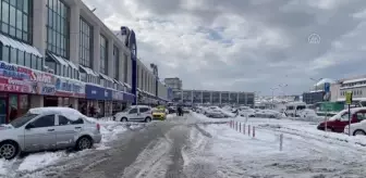Şehirler arası otobüs seferleri durduruldu - 15 Temmuz Şehitler Otogarı'nda bekleyen vatandaşlar