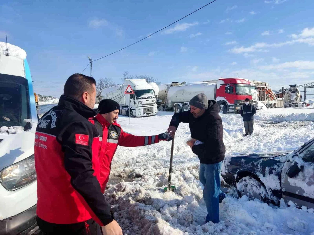 Sultangazi\'de karla mücadele seferberliği