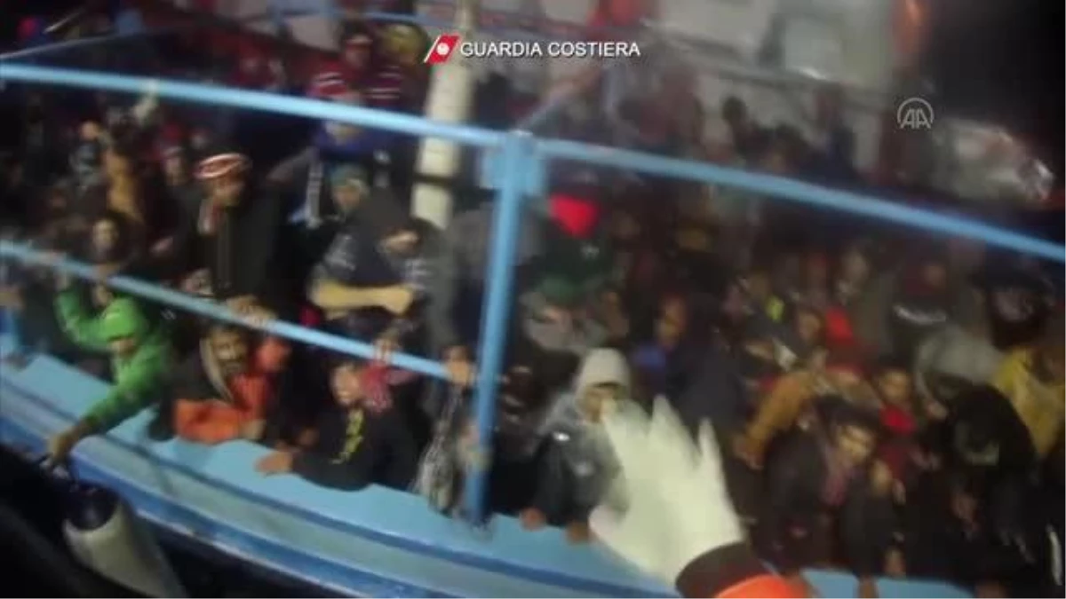 Tekneyle Akdeniz\'i geçmeye çalışan düzensiz göçmenlerden 7\'si donarak can verdi