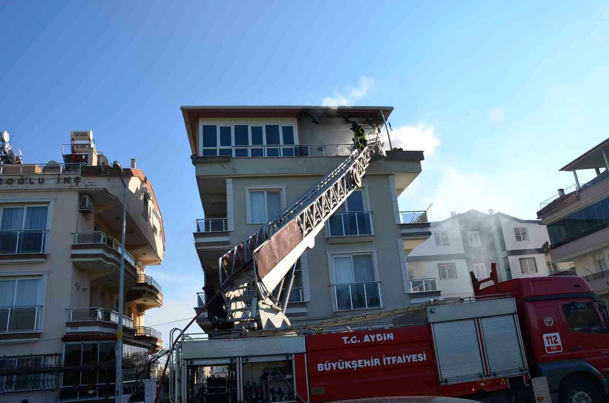 Son dakika! Teras katında çıkan yangın korkuttu