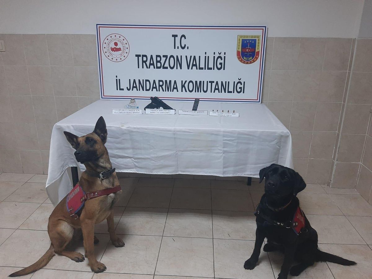 Trabzon\'da durdurulan araçta tabanca ve uyuşturucu aparatı ele geçirildi