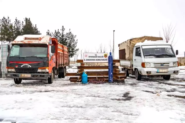 Tren raylarını oksijen tüpüyle kesip çalan 8 şüpheli yakalandı