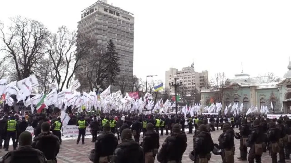 Ukrayna'da küçük iş yeri sahipleri miting düzenledi