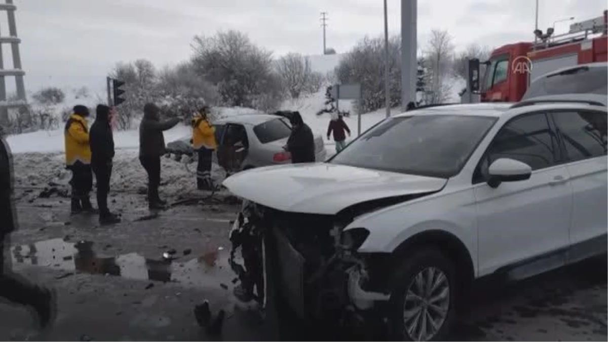Yeniçağa\'da 2 otomobilin çarpışması sonucu 1 kişi yaralandı