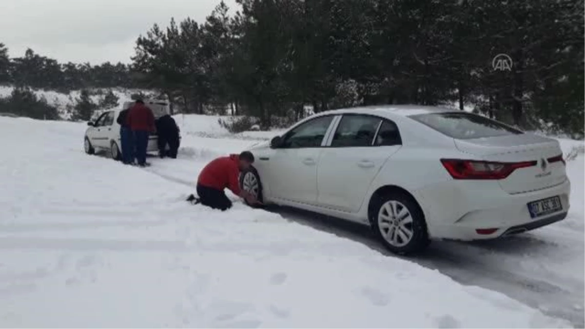 Muğla\'da yoğun kar nedeniyle kapanan yollar ulaşıma açılıyor