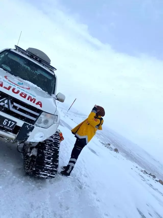 112 ekipleri paletli ambulanslarla kar-kış dinlemedi hastaların imdadına yetişti