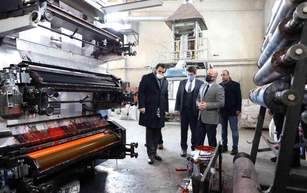 Ağrı Valisi Varol\'dan KOBİ Merkezine ziyaret