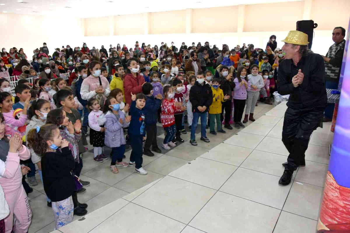 Aliağa Belediyesinin sömestir etkinlikleri çocuklara eğlenceli saatler yaşatıyor
