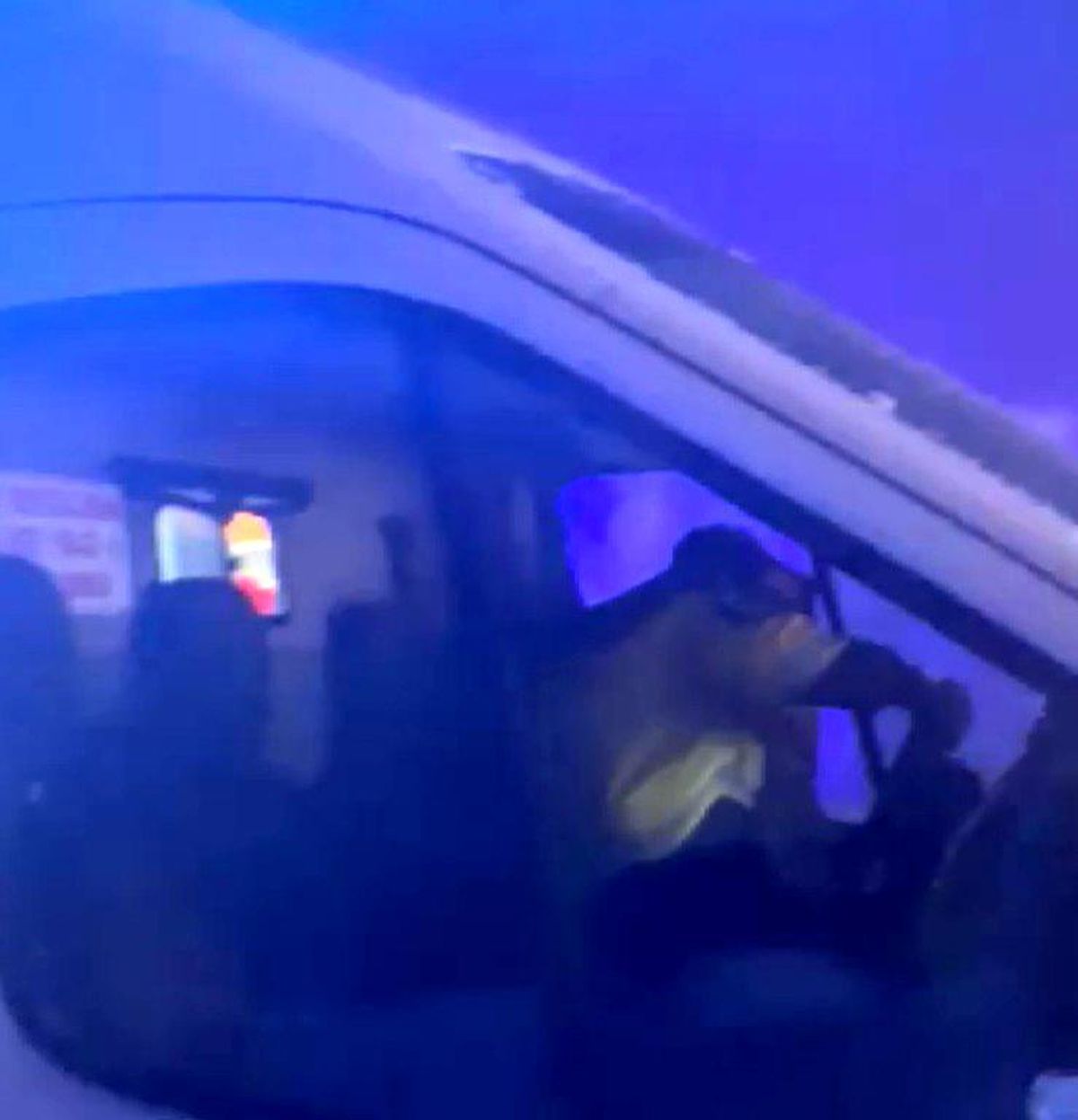 Ambulans çığ altında kalmaktan son anda kurtuldu