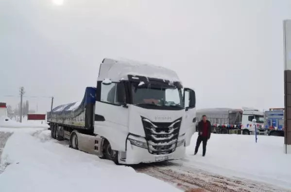 Ankara kara yolu 16 saat sonra ulaşıma açıldı