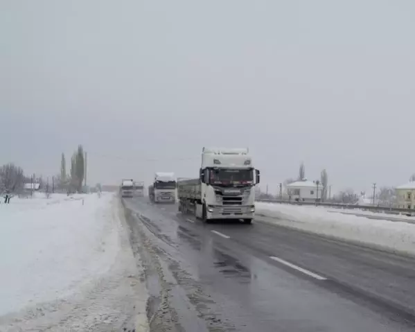 Ankara kara yolu 16 saat sonra ulaşıma açıldı