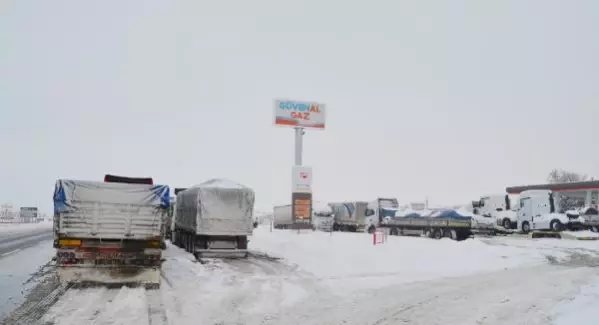 Ankara kara yolu 16 saat sonra ulaşıma açıldı