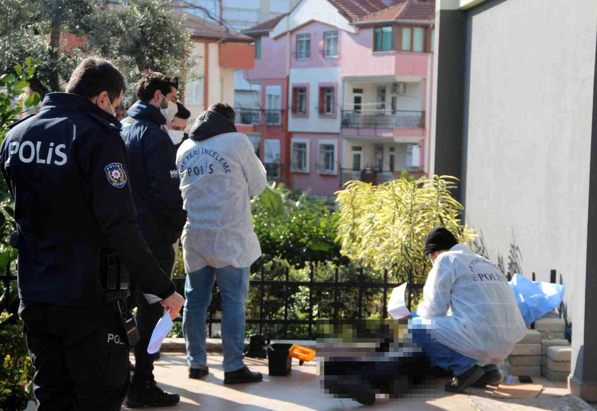 Antalya\'da bina bahçesinde şüpheli ölüm