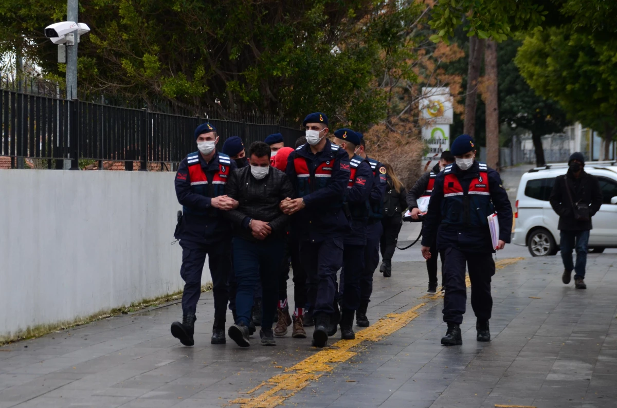 Antalya\'da uyuşturucu ve hırsızlık zanlısı tutuklandı