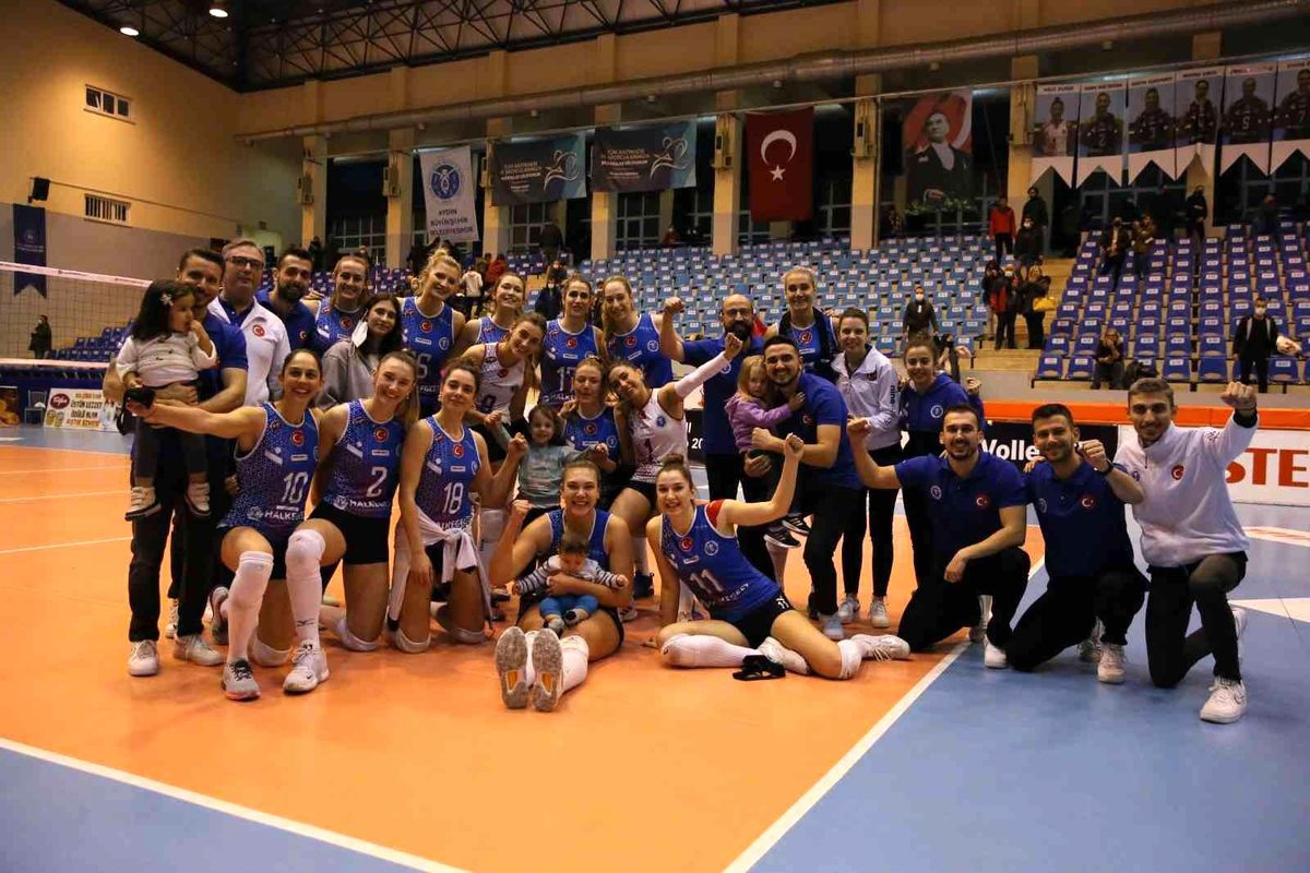Aydın\'ın Sultanları Avrupa\'da yarı final kapısını araladı