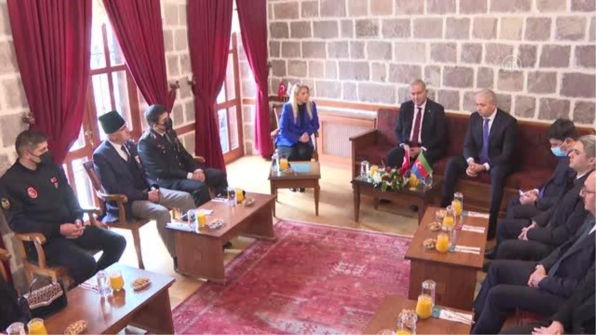 Son dakika haber: Bakan yardımcısı Ergüneş, Azerbaycanlı mevkidaşıyla şehit yakınları ve gazileri ziyaret etti