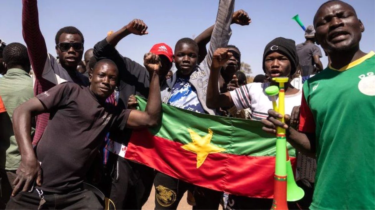 Burkina Faso\'da darbe: Askerler neden Cumhurbaşkanı Kabore\'yi devirdi?