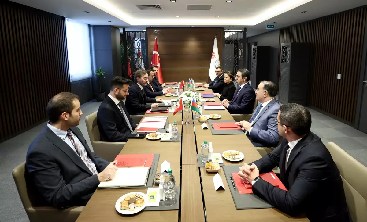 Cumhurbaşkanlığı İletişim Başkanı Altun, Azerbaycan Cumhuriyeti STK Devlet Desteği Ajansı Başkan Yardımcısı Guliyev ile görüştü